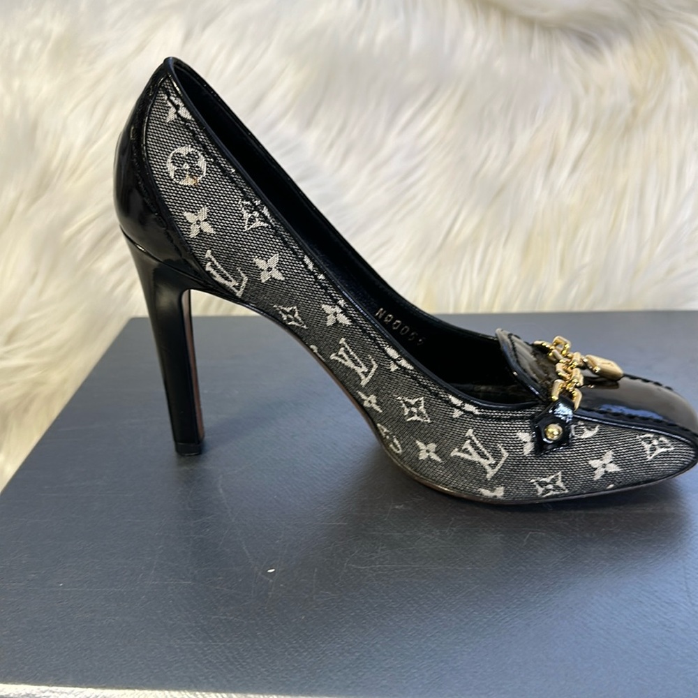 Louis Vuitton Pumps